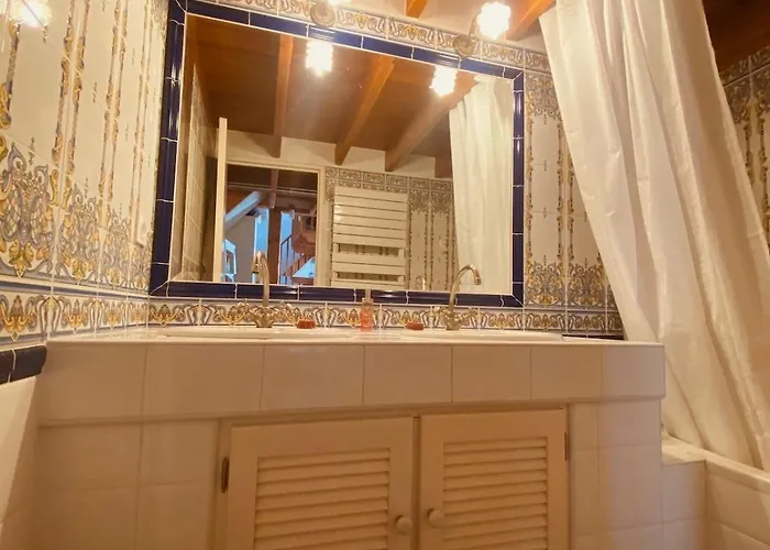 Cocon De L'écusson, 3 Avec Clim * Nimes